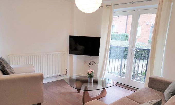 Bishop's Stortford Apartamento | BookedUK: Home from Home Apartment