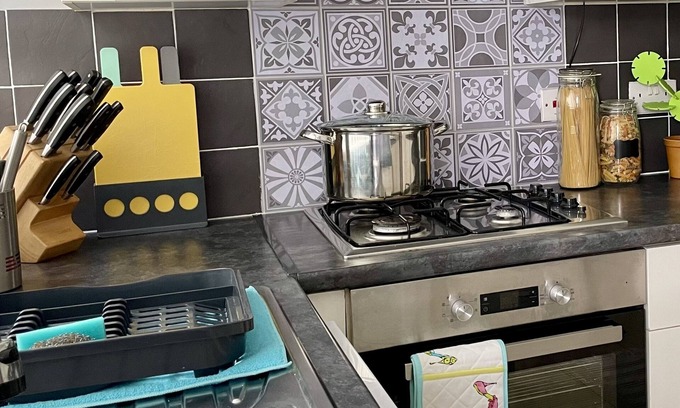 Caerphilly Casa | Home from home, 2min walk Caerphilly Castle, 25min drive to Principality stadium