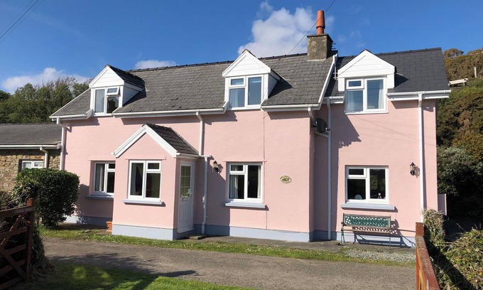 Nolton Cabaña | 'Home From Home' 3 Bedroom Cottage in Nolton Haven
