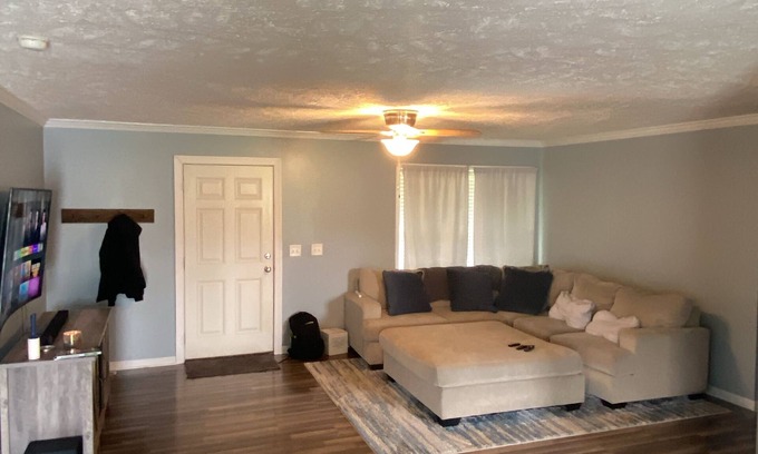 Greenville Casa | Home From Home Get Away- 3 Bed 2 Bath- 1 Acre of Land