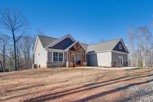 Roaring River Casa | Home Gym and Fireplace Roaring River Retreat
