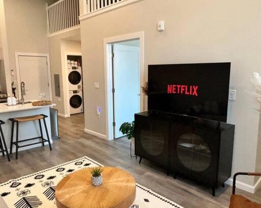 Downtown Apartamento | Home Haven, Walk to Little Italy & Wooster Square