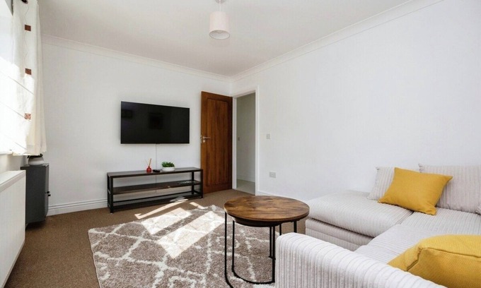 Guildford Casa | Home in Guildford 4 bed room
