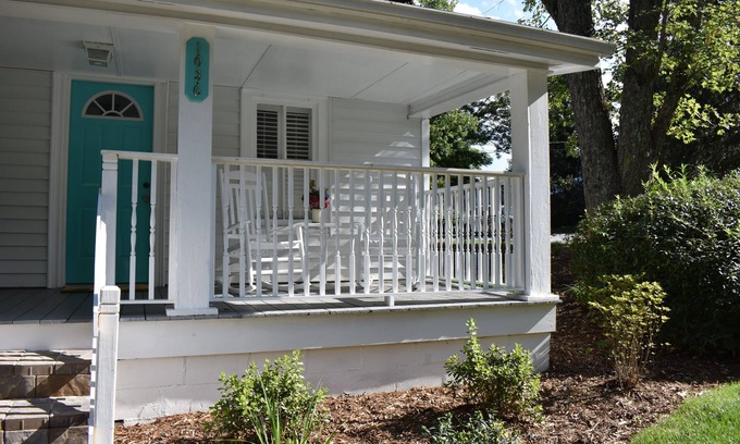Hendersonville Otro | Home in Hendersonville's Historic Lennox Park close to many fun activities.