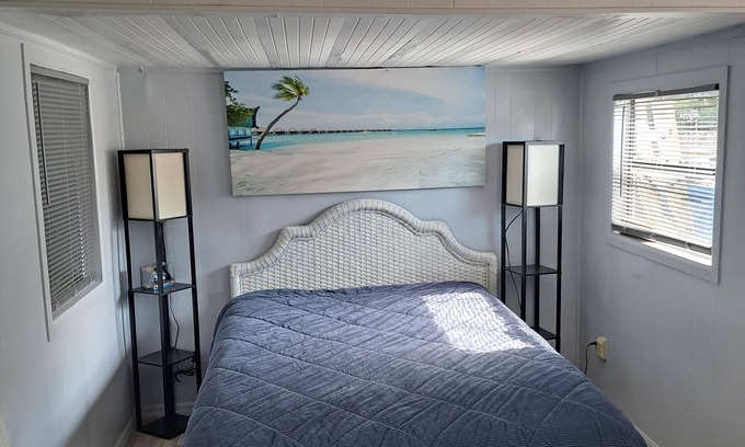 Nokomis Casa | Home in Nokomis 2 bed room 2 bathroom