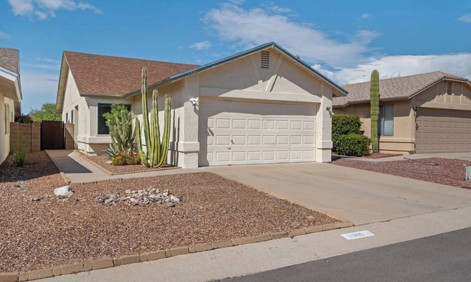 Casas Adobes Casa | Home in North Tucson. Appealing 2 bed, 2 bath, 2 car garage single family home.