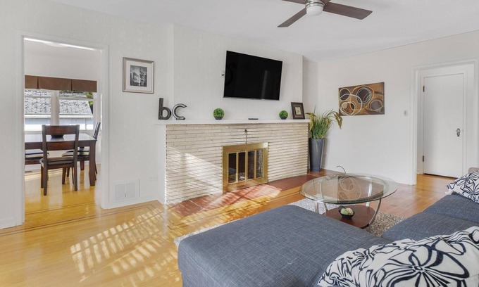 White Rock Casa | Home in White Rock near viewpoint