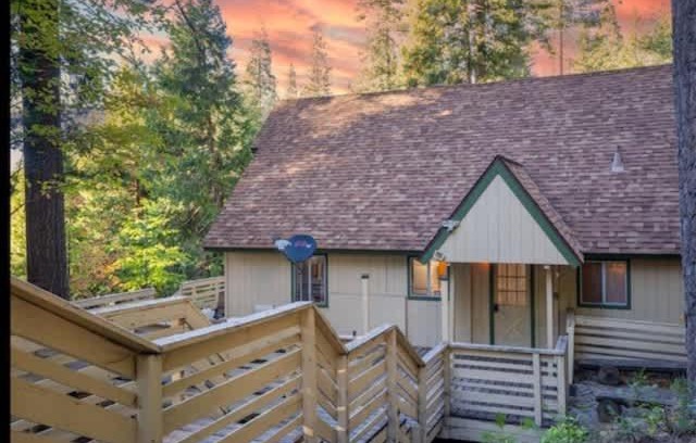 Yosemite West Casa | Home in Yosemite-Brookside Cottage-Sleeps 10