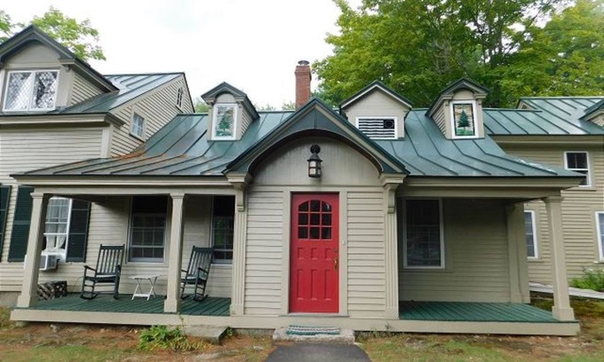Bridgton Otro | Home is perfect for large families with private lake access and close to town