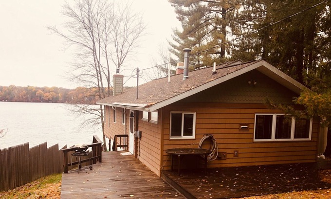 Mancelona Casa | Starvation Lake Cottage, ubicado justo al lado de ATV / UTV y senderos para motos de nieve