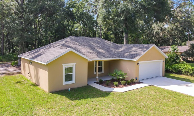 Summerfield Casa | Home! Minutes from Florida Horse Park, The Villages & Ocala.