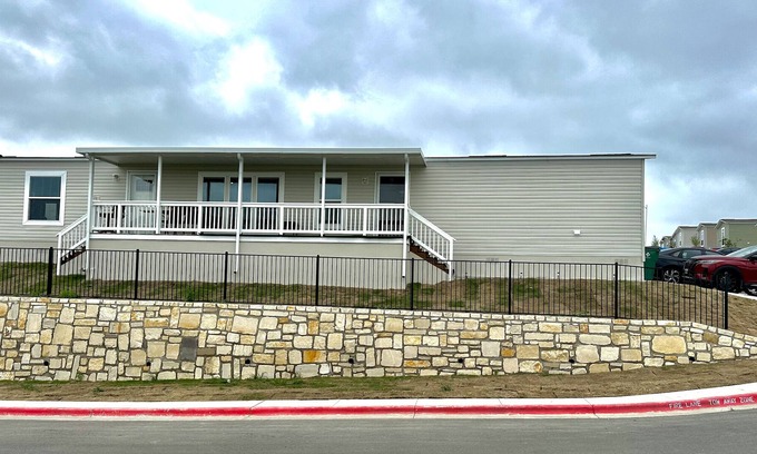 Del Valle Casa | Home near Austin-Airport/COTA/Tesla