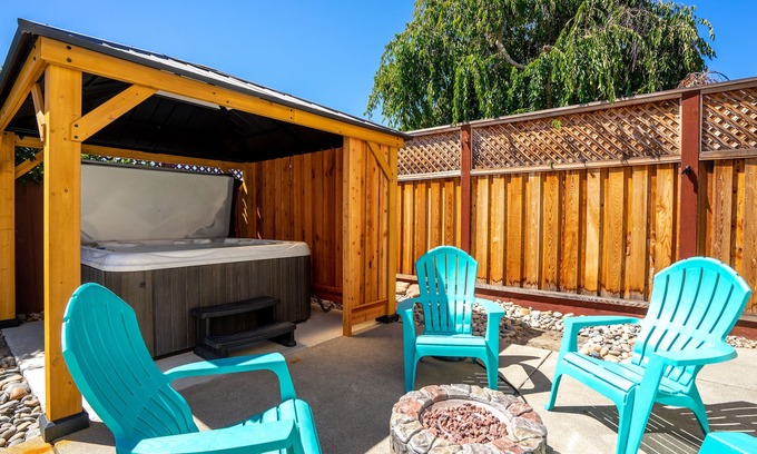 Windsor Casa | Home near golf course w/ hot tub
