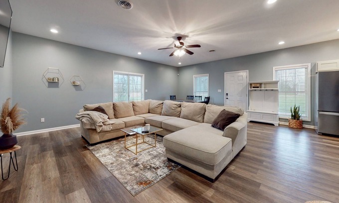 Hopkinsville Cabaña | Home on 10 acres + private lake!