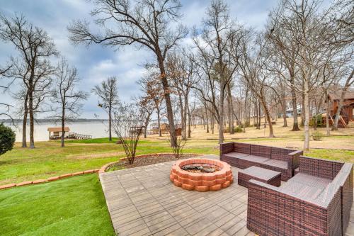 Yantis Casa | Home on Lake Fork Patio, Grill and Fire Pit!