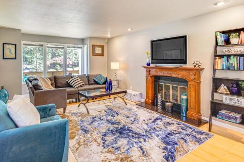 Hobart Casa | Home on More Than 1 Acre of Woods in Seattle Suburbs!
