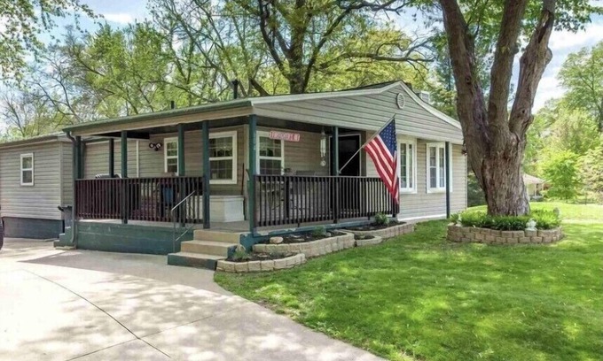 Colona Casa | Home on the Green River!