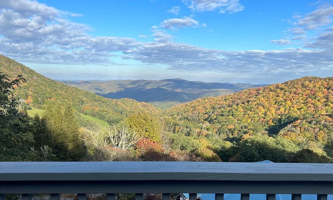 Seven Devils Casa | Home overlooking the mountains with a spacious deck, firepit, grill, W/D, & AC