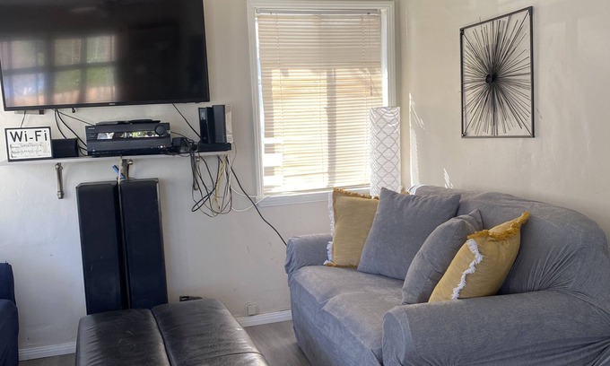 Lake Elsinore Casa | Home steps away from lake and local park