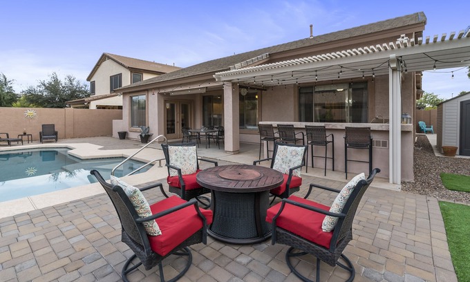 Ashley Heights Casa | Hogar dulce Arizona en Gilbert - piscina privada y poniendo / chipping green