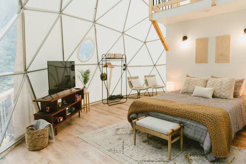 Rogers Casa | "Home Sweet Dome" MODERN TREEHOUSE STAY w/Hot Tub