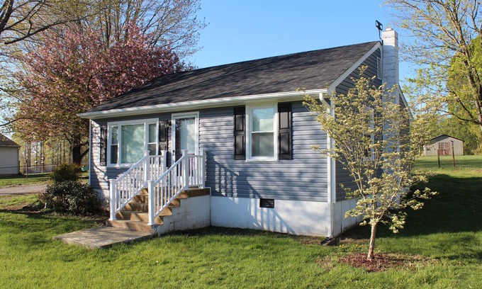 Lynchburg Casa | Hogar, dulce hogar (limpio y conveniente)