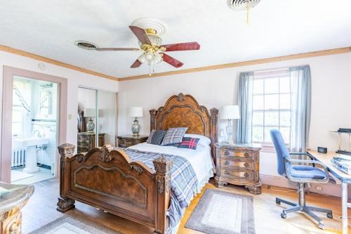 Lynchburg Casa | Home Sweet Home Suite #1, near Liberty University, and Lynchburg Hospital, Deluxe Queen Size Bedroom