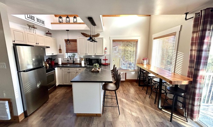 Anglemont Cabina | Cabaña de la casa de campo - Anglemont, BC. Shuswap del norte