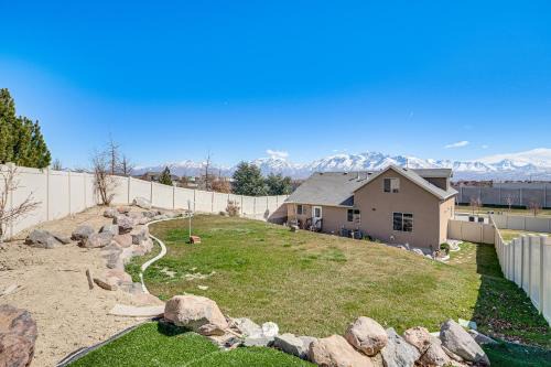 South Jordan Apartamento | Home Theater and Patio South Jordan Basement Unit