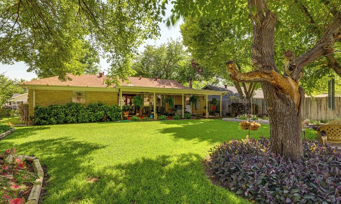 Euless Casa | Home w/Backyard Oasis < 7 Mi to AT&T Stadium!