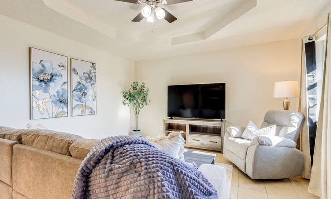Rogers Casa | Home w/ Fenced Yard Near Dtwn Rogers!