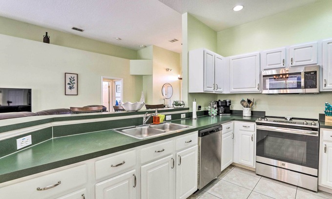 Bridgewater Crossing Casa | Home w/ Game Room + Lanai: 9 Mi to Disney!