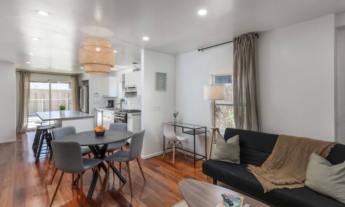 Logan Heights Apartamento | Home w Yard Right Outside of City!