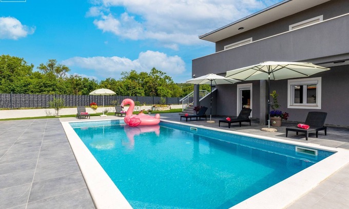 Bristivica Casa | Home with a pool near Trogir with parking, BBQ