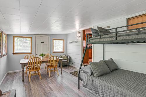 Bluewell Casa | Home with Bunkroom 2 Mi to Hatfield and McCoy Trail