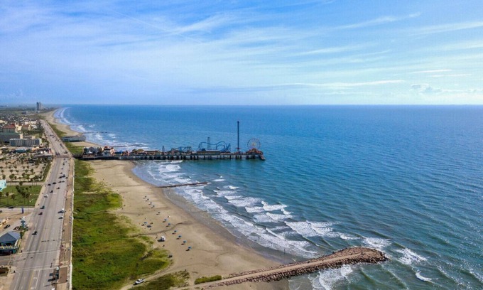 Galveston Casa | Home with fire pit, large deck, game room and close to the beach