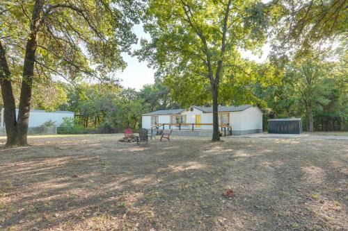 Kingston Casa | Home with Fire Pit and Foosball in Lake Texoma!