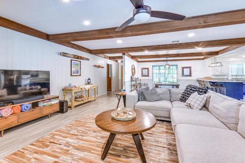 Mead Casa | Home with Lake Texoma View, Game Room and Bar