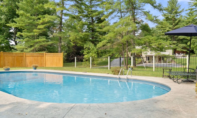 Stockbridge Casa | Fabulosa casa con piscina en 10 Acres