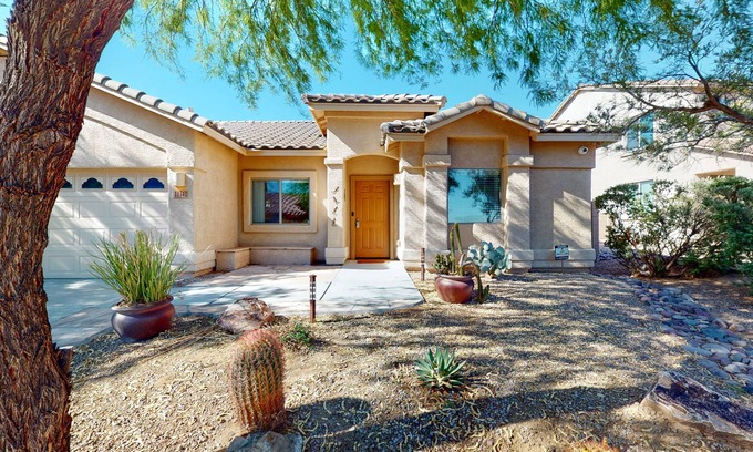 Marana Casa | Home with private outdoor space, grill, central AC, & washer/dryer