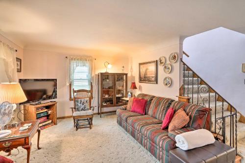 Port Clinton Casa | Home with Screened-In Porch Less Than 1 Mi to Lake Erie