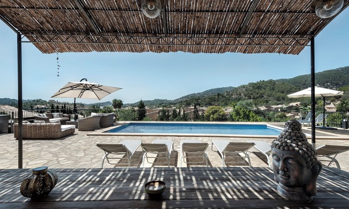 Alaro Villa | Finca exclusiva en las afueras de Alaró con 2 piscinas.