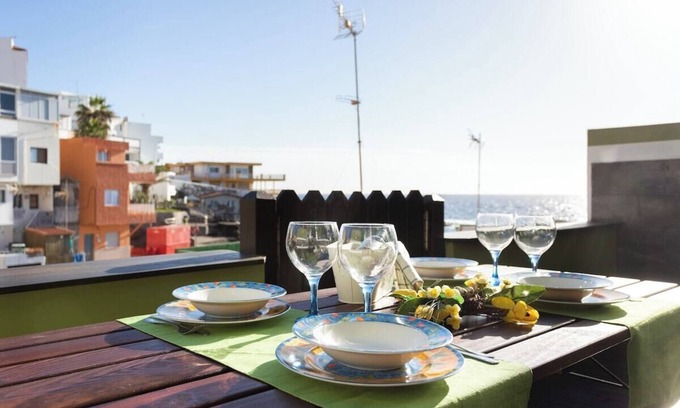 Guimar Chalet De Esquí | Home2Book Charming Sea Front House