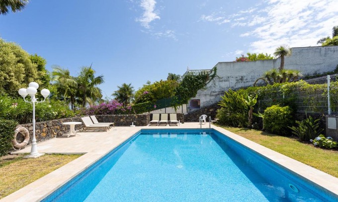 Santa Úrsula Apartamento | Home2Book Elegant Stay with Garden, BBQ & Pool