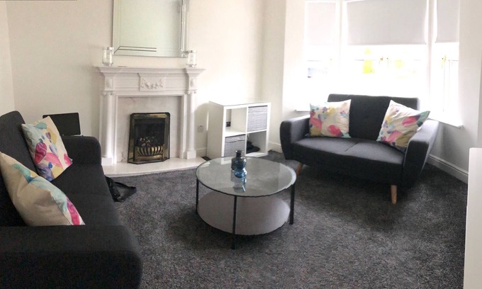 East Kilbride Casa | Home2Home Meadow House