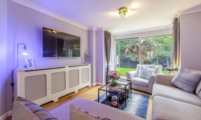 Runnymede Casa | Homely 4 Bedroom House Addlestone