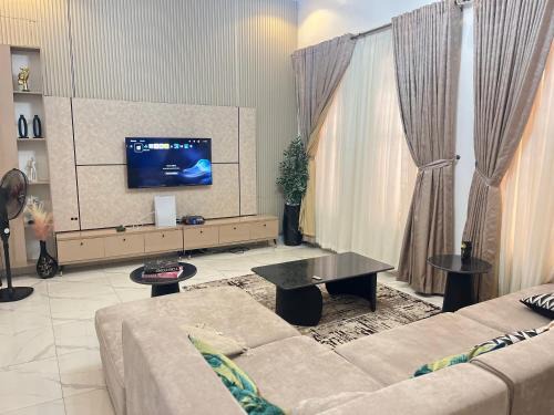 Ajah Apartamento | Homely Apartment, ikota