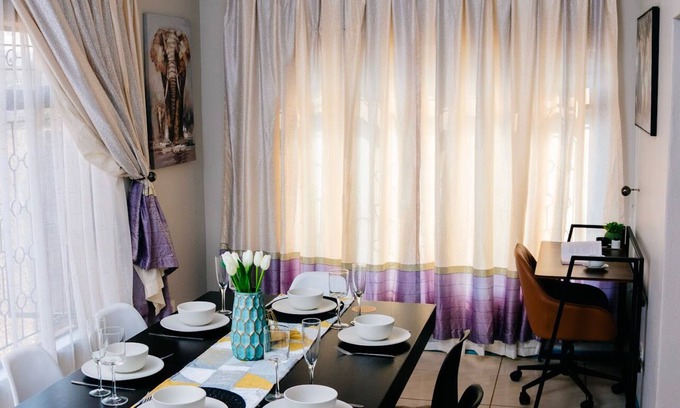 Manzini Casa | Homely, Spacious, Comfy beds, pillows & crisp linen, coffee, private & secure.