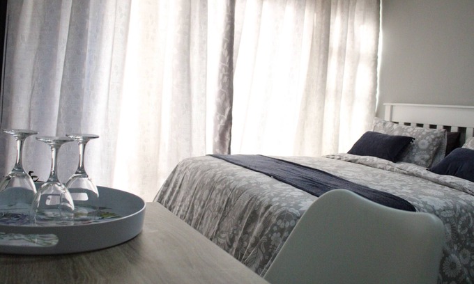 Arcadia Apartamento | Homely studio apartment with a lovely sunset view