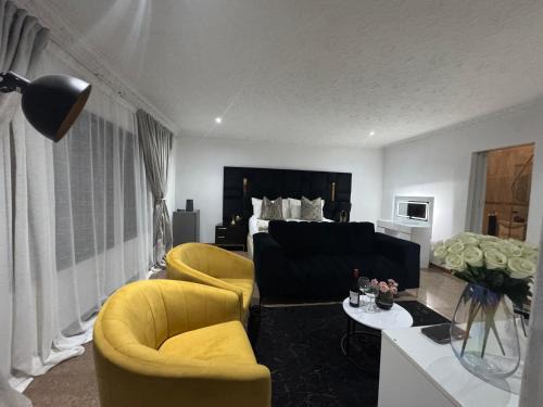 Carletonville Casa | HomelyVest Guesthouse